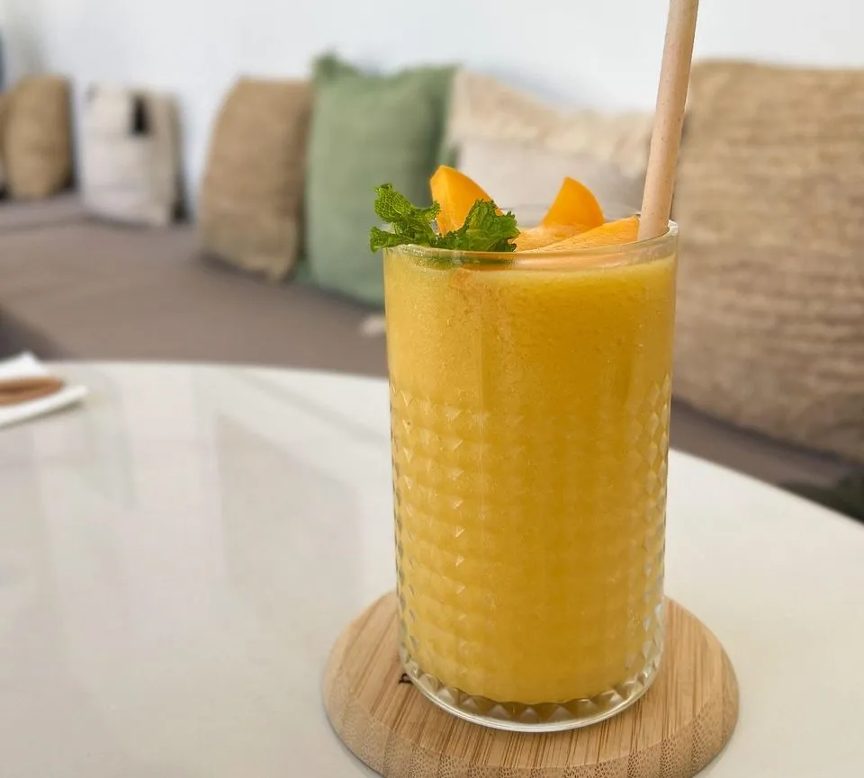 Zdjęcie Orzeźwiający koktajl z ananasa i banana, który wspiera odchudzanie
