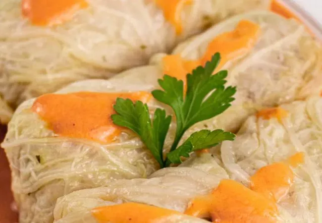 Zdjęcie Jak zrobić gołąbki z ryżem w sosie pomidorowym - prosty przepis na pyszne danie