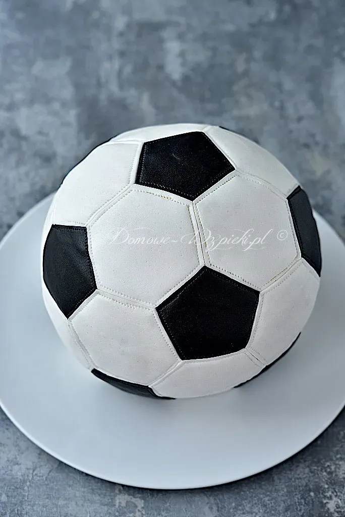 Zdjęcie Jak zrobić tort piłkarski, który zachwyci każdego fana futbolu