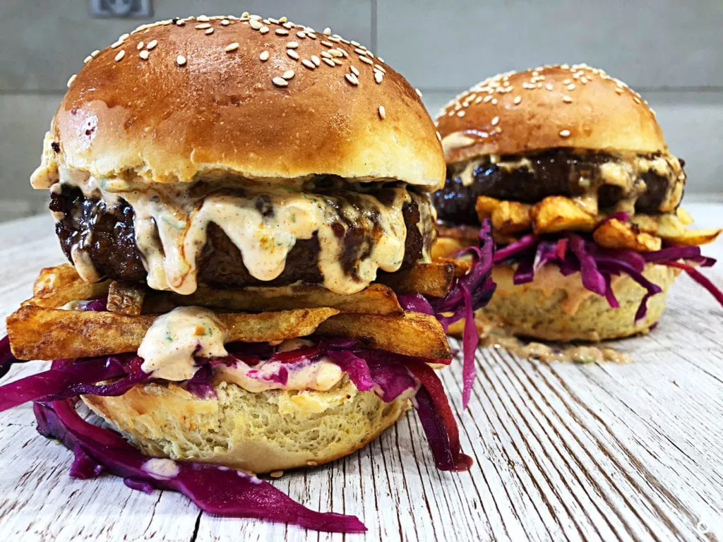 Zdjęcie Ile piec burgery w piekarniku, aby były soczyste i idealne?