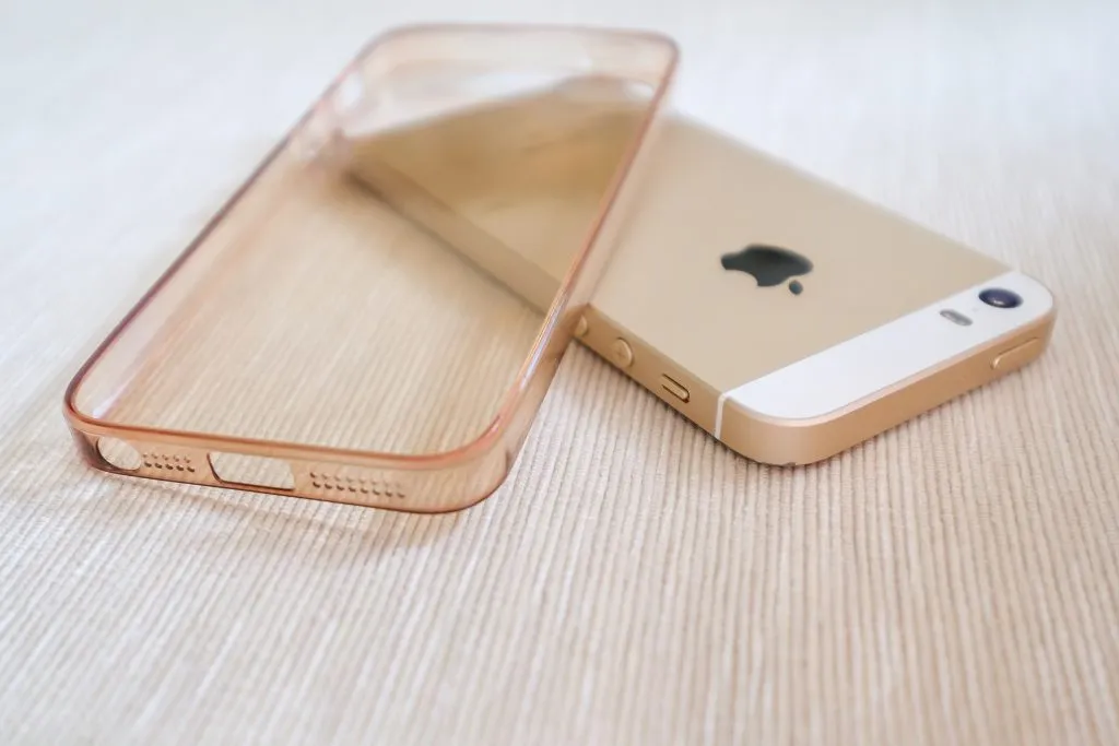 Zdjęcie Jak skutecznie czyścić etui na telefon, aby uniknąć zarysowań?