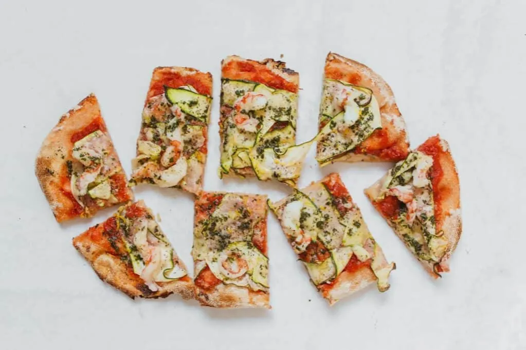 Zdjęcie Ile kalorii ma kawałek pizzy? Zaskakujące różnice w kaloryczności