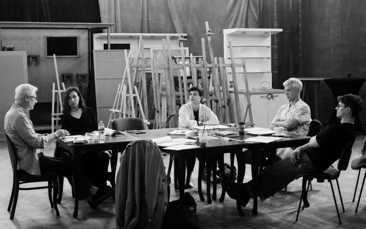 Zdjęcie Opinie o spektaklu ART w Teatrze 6 Piętro – co mówią widzowie?