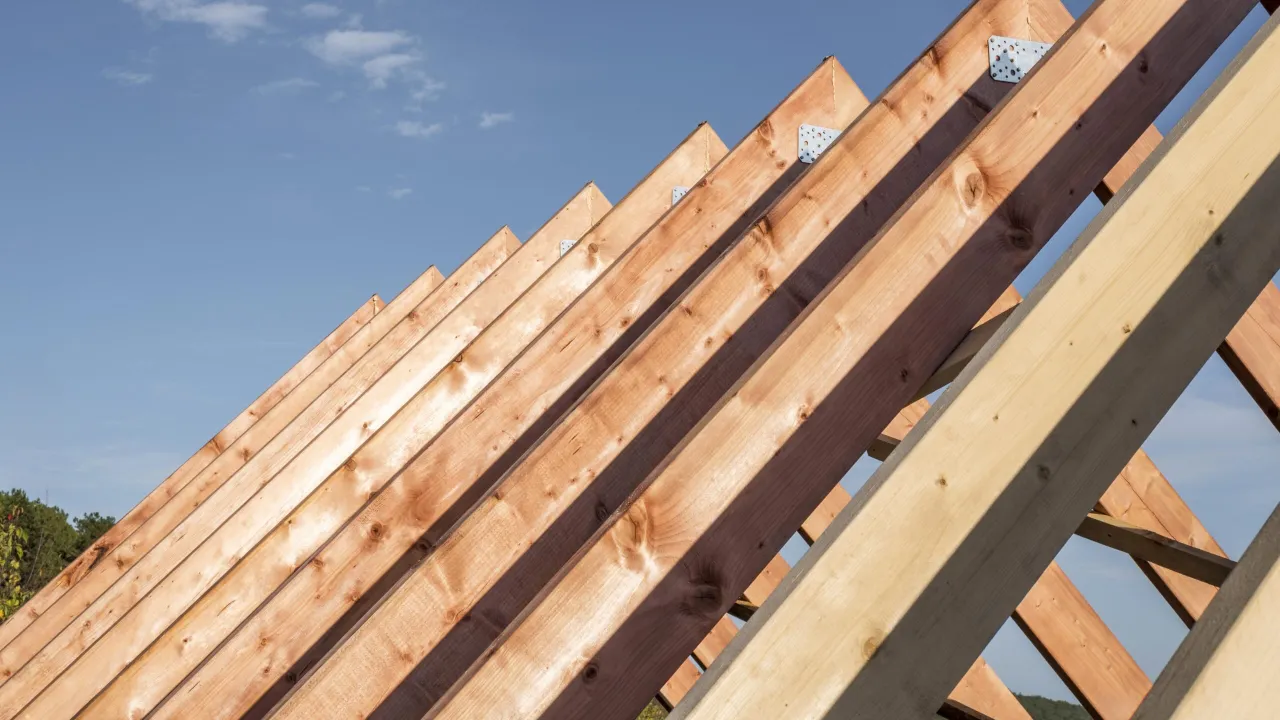 Zdjęcie Jakie gwoździe do deskowania dachu wybrać, by uniknąć problemów?