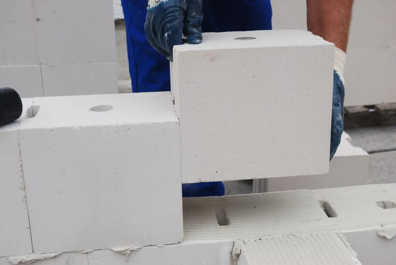 Zdjęcie Silikaty czy beton komórkowy: który materiał jest lepszy do budowy?