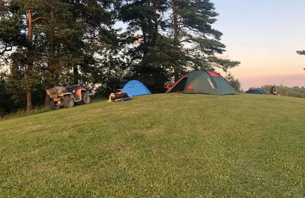 Zdjęcie Pole namiotowe nad Jeziorem Turawskim: relaks w sercu natury