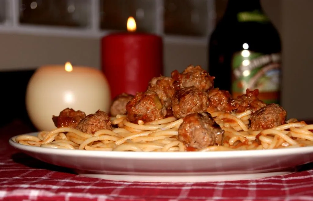 Zdjęcie Zakochany kundel spaghetti – idealny przepis na romantyczną kolację