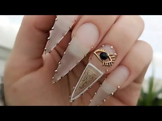 Zdjęcie Uñas transparentes: cómo lograr un look elegante y versátil