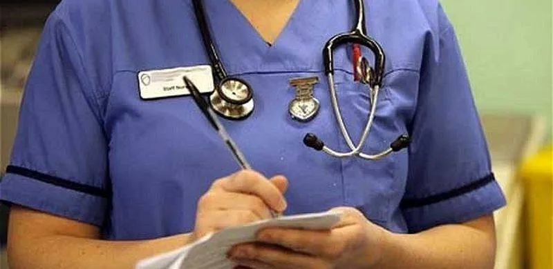 Zdjęcie Pielęgniarstwo czy fizjoterapia: który zawód zapewni lepszą przyszłość?