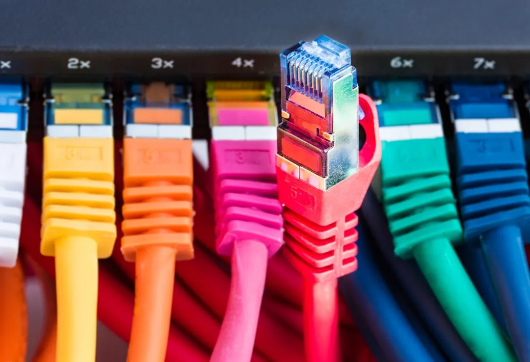 Zdjęcie Kabel krosowany do czego służy? Odkryj jego praktyczne zastosowania