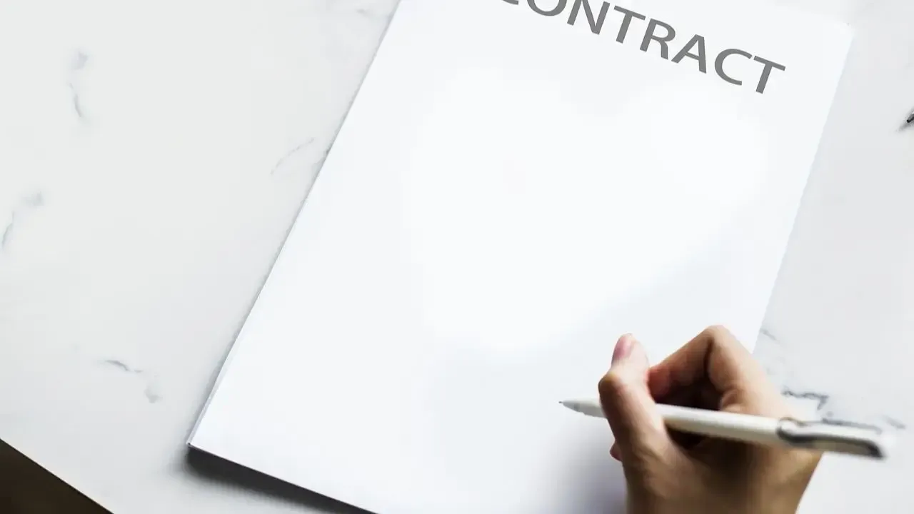 Zdjęcie Czy na umowę zlecenie jest świadectwo pracy? Poznaj ważne różnice