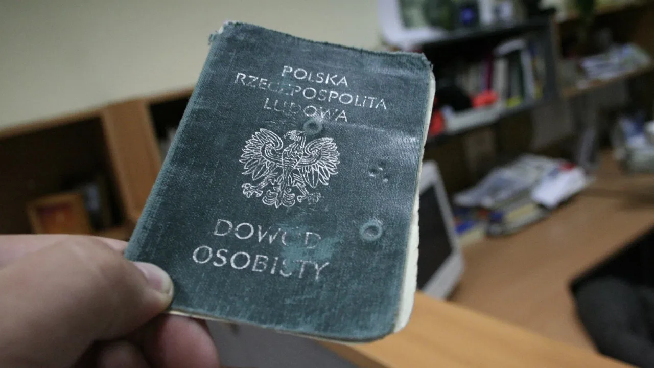 Zdjęcie Czy stary dowód osobisty można zachować? Co zrobić, by uniknąć problemów?