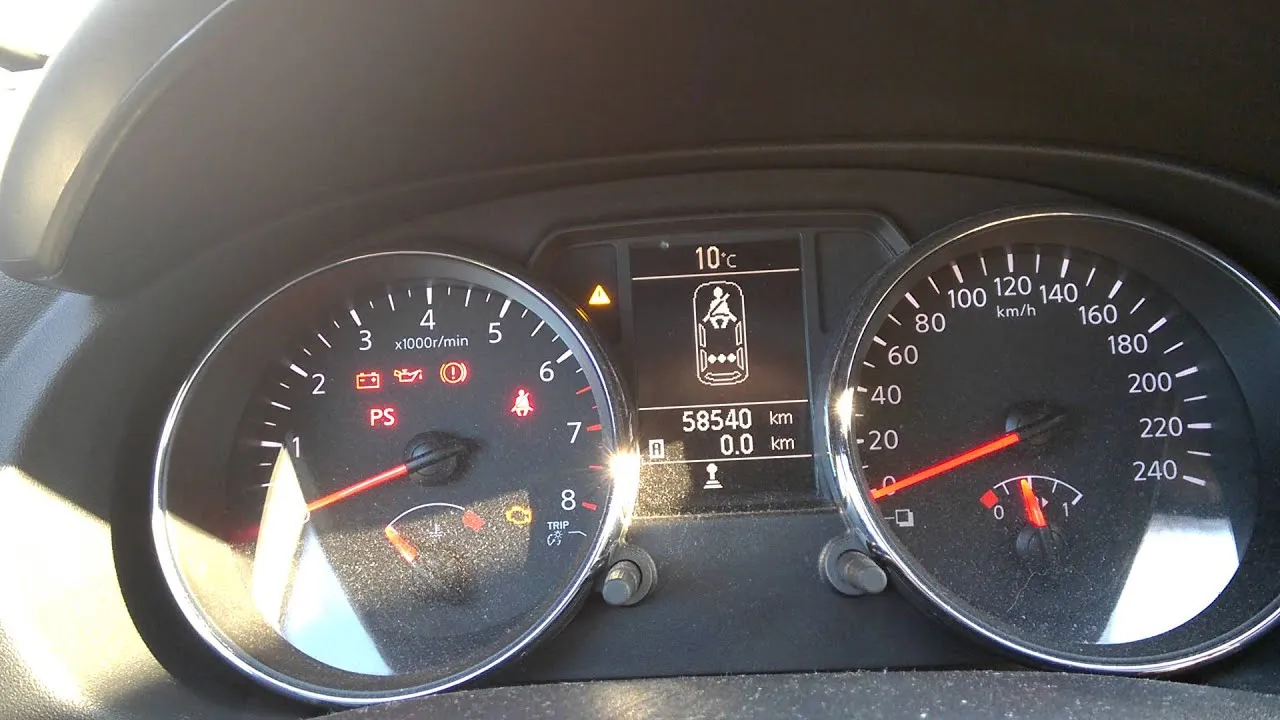 Zdjęcie Jakie kontrolki w Nissan Qashqai uratują Twój silnik? 6 kluczowych