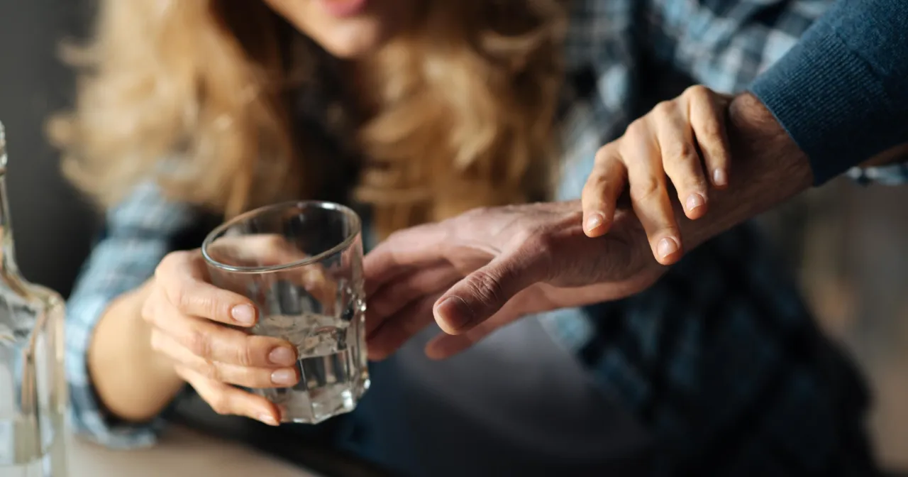 Zdjęcie Czy życie z alkoholikiem ma sens? Poznaj prawdę i możliwe rozwiązania