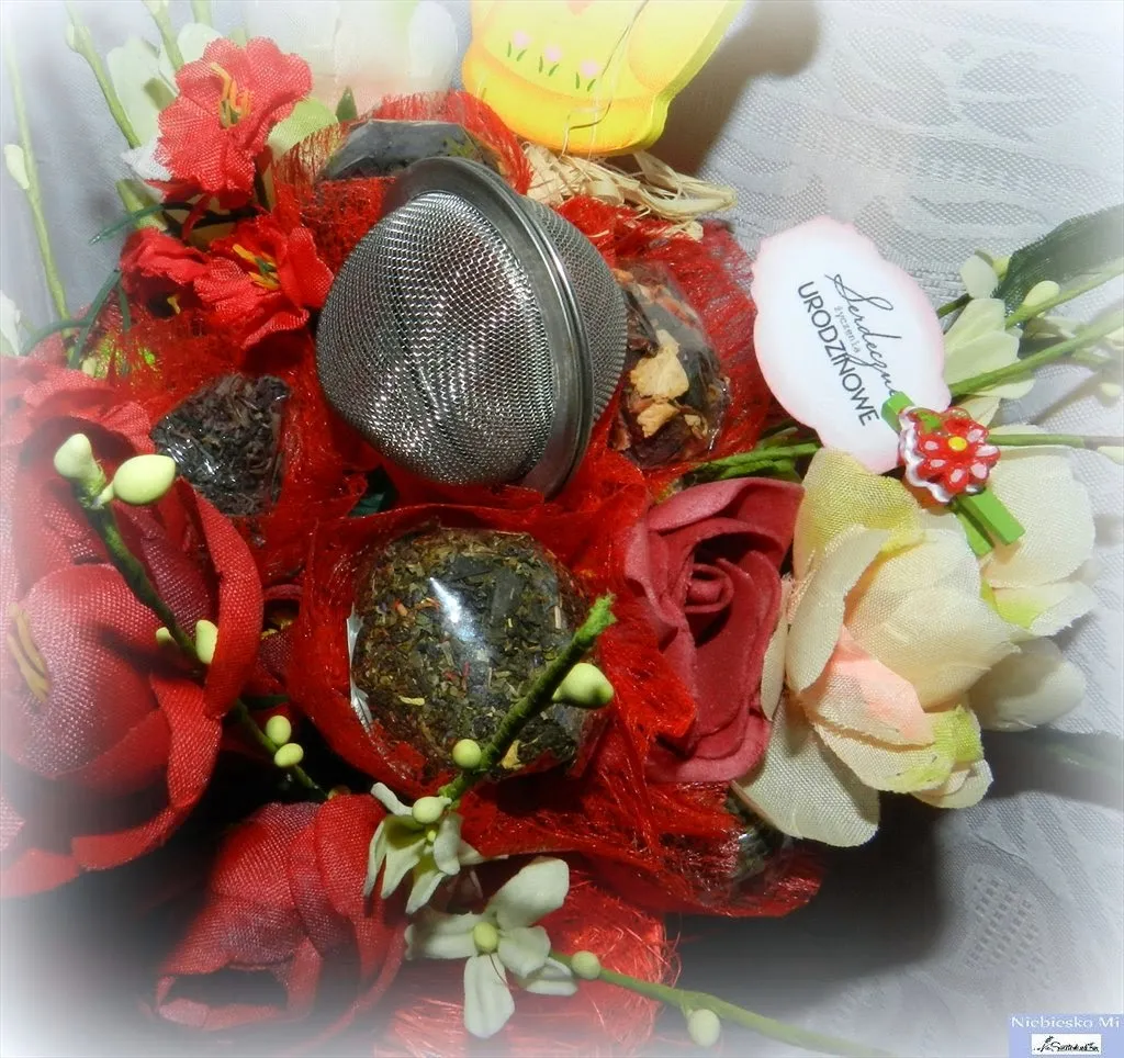 Zdjęcie Magiczny bukiet z herbaty krok po kroku. Zaskakujący sposób na wyjątkowy prezent