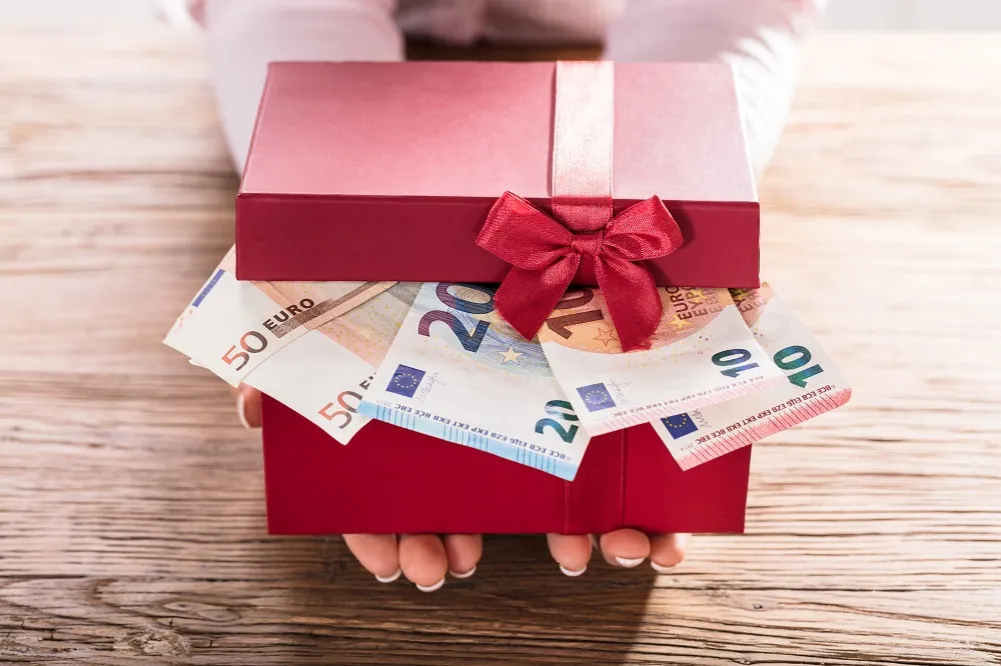 Zdjęcie Jak dać pieniądze na prezent w oryginalny sposób, który zaskoczy