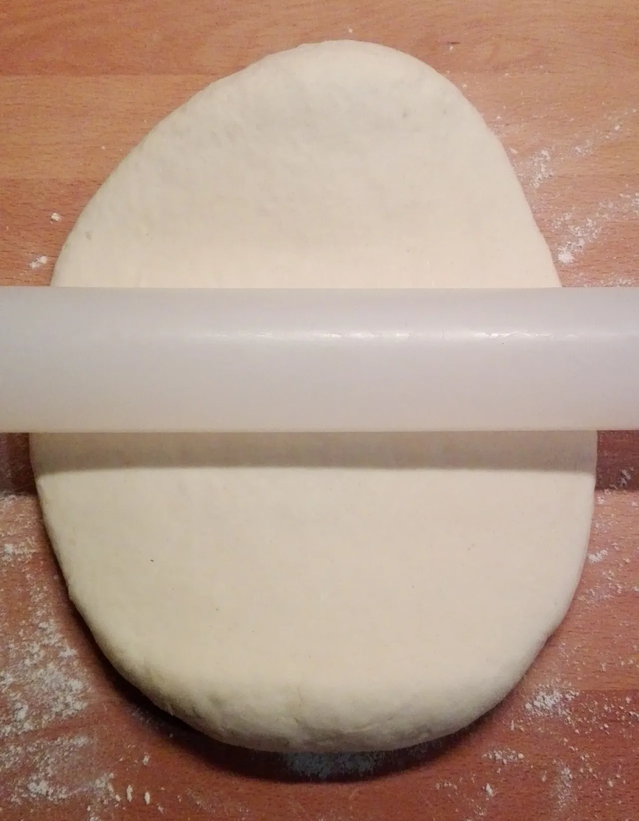 Zdjęcie Przepis na ciasto do pizzy z mlekiem i jajkiem, które zaskoczy smakiem