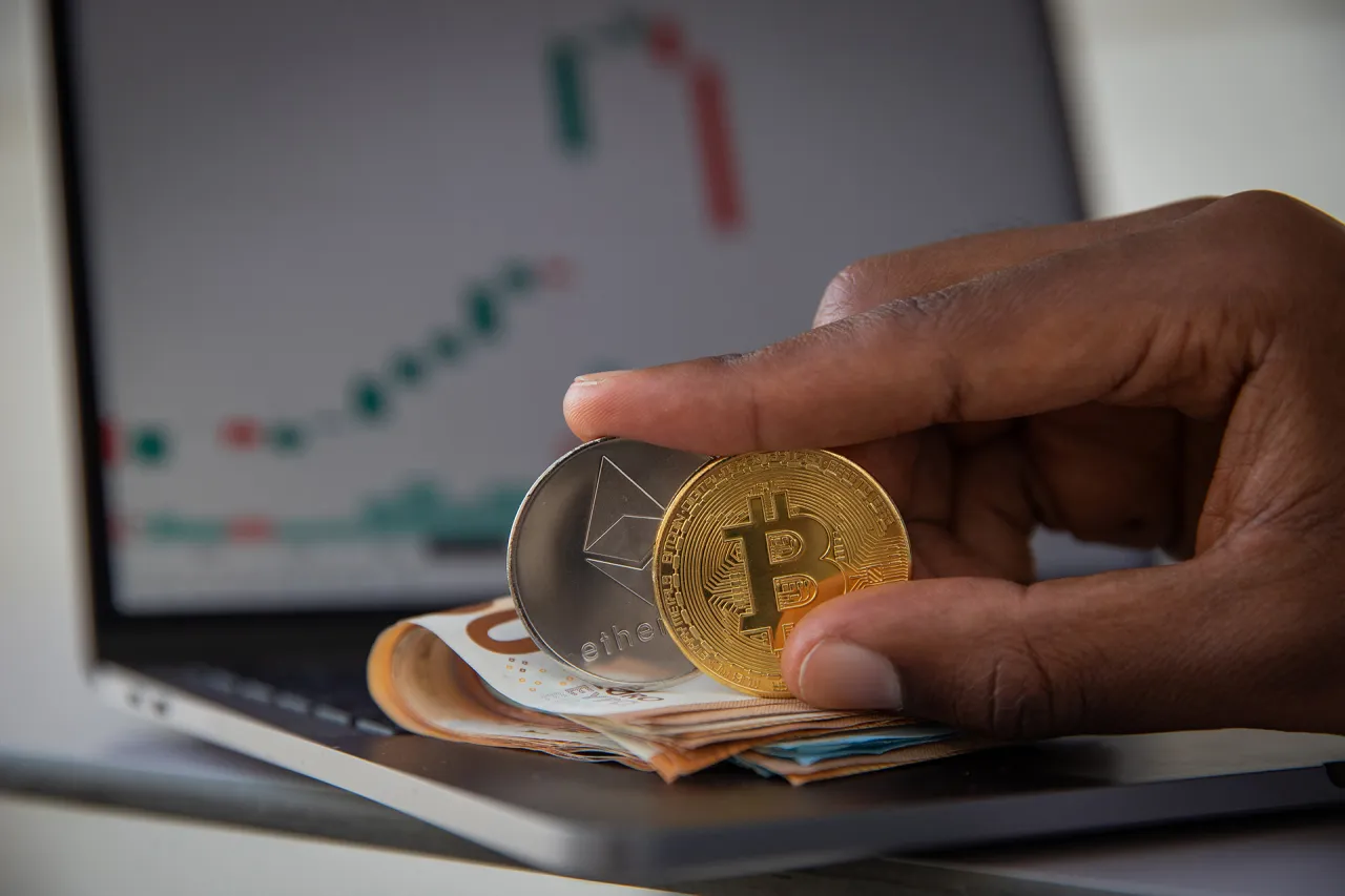 Zdjęcie Przełomowe prawo dla rynku kryptowalut w Wielkiej Brytanii: nowości i data wprowadzenia ustaleń ministerstwa