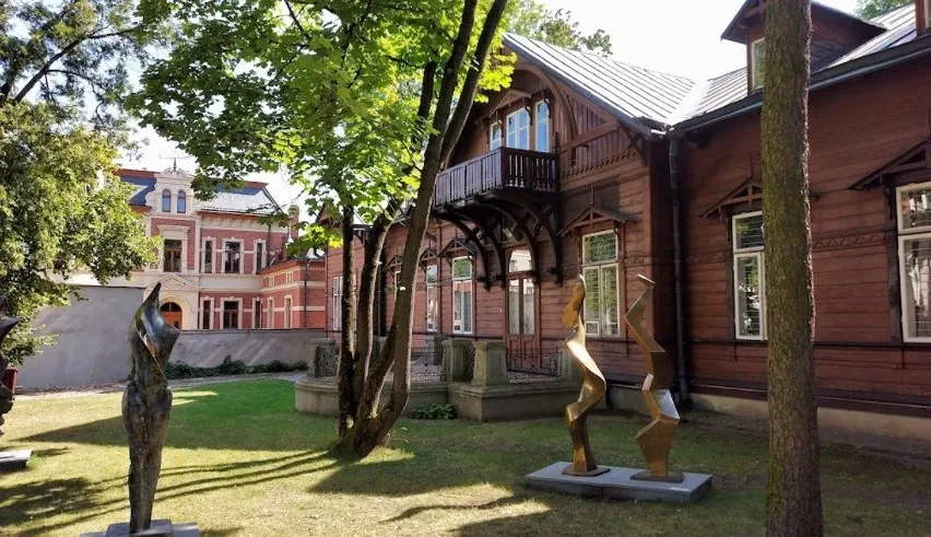 Zdjęcie Muzeum rzeźby Alfonsa Karnego - historia, kolekcje i wystawy w Białymstoku