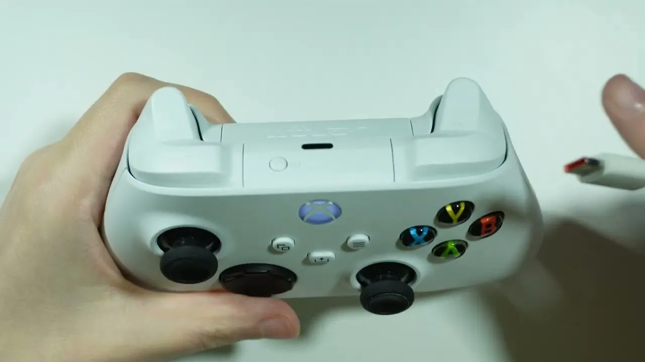 Zdjęcie Jak podłączyć pada Xbox One do PC kablem – proste kroki i porady