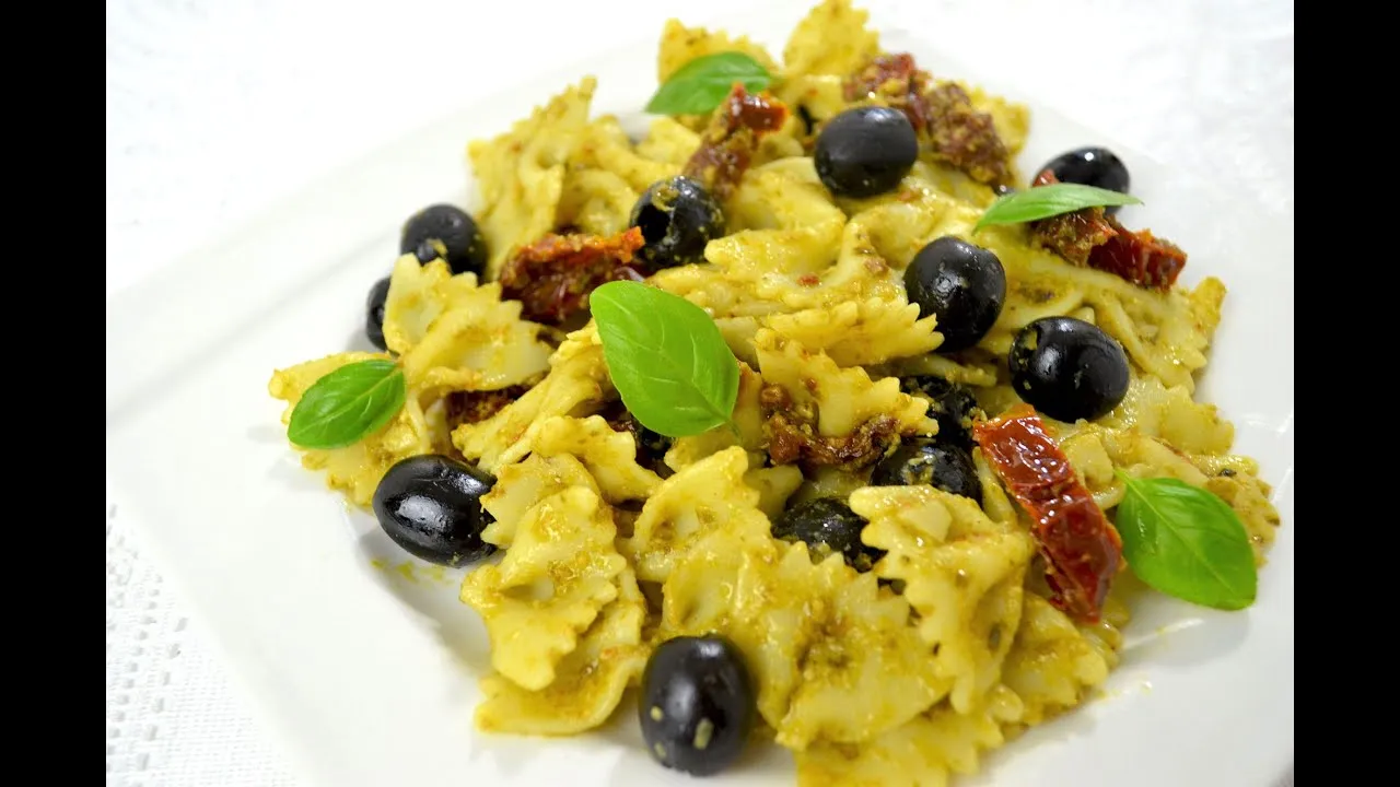 Zdjęcie Przepis na makaron z pesto i suszonymi pomidorami – aromatyczne danie