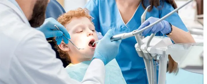 Zdjęcie Czym się różni dentysta od stomatologa – poznaj prawdę o ich rolach