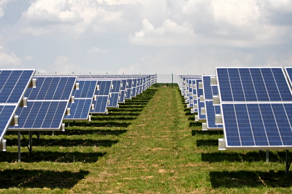 Zdjęcie Elektrownia słoneczna opinie: Co naprawdę myślą użytkownicy?