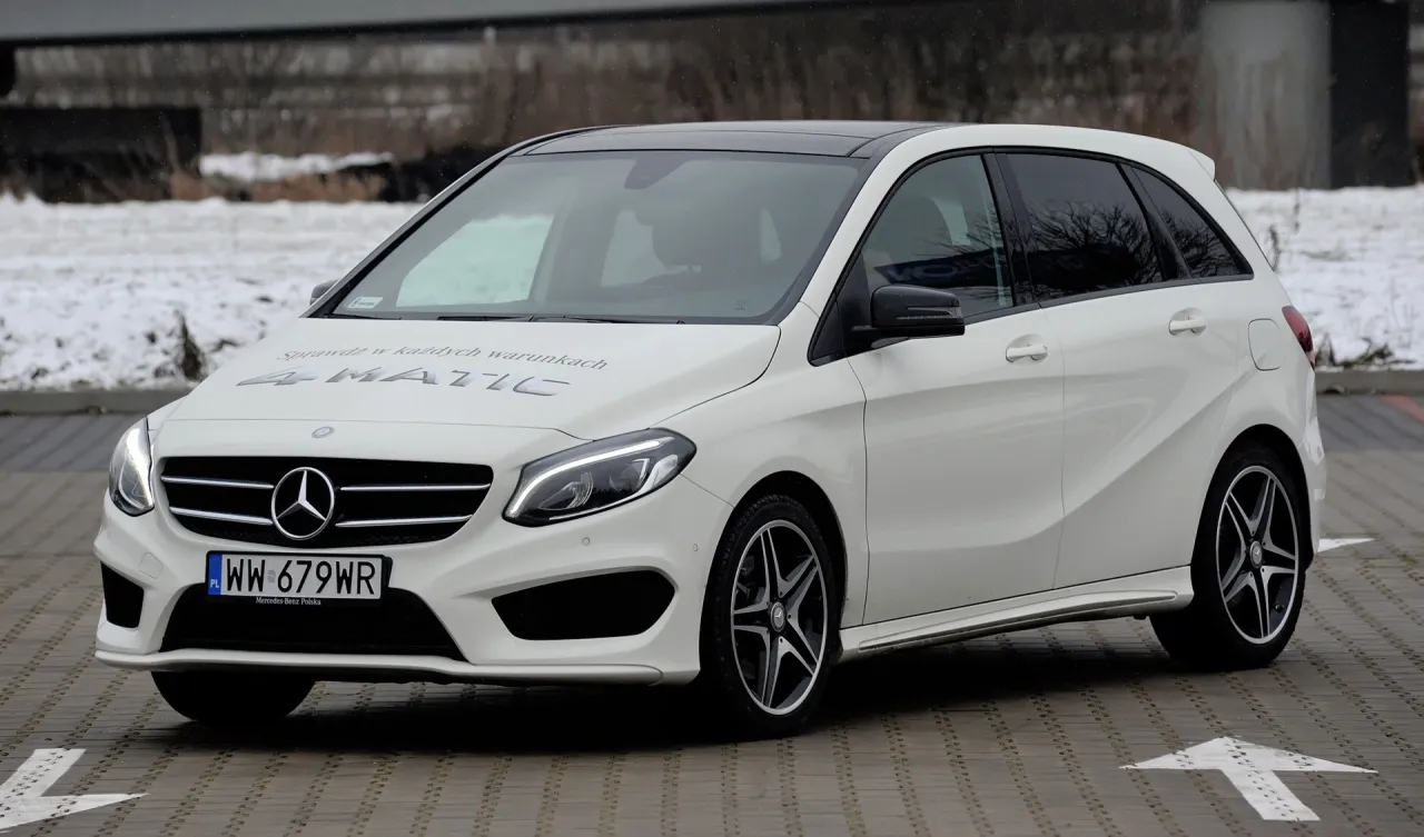 Zdjęcie Mercedes Klasy B benzynowy – specyfikacja, historia i komfort jazdy