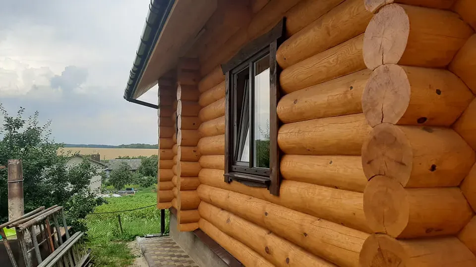 Zdjęcie Jaka grubość bala na dom całoroczny, aby uniknąć wysokich kosztów ogrzewania?