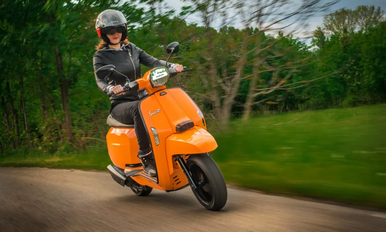 Zdjęcie Motorower bez prawa jazdy: Szokujące zasady, które musisz znać!