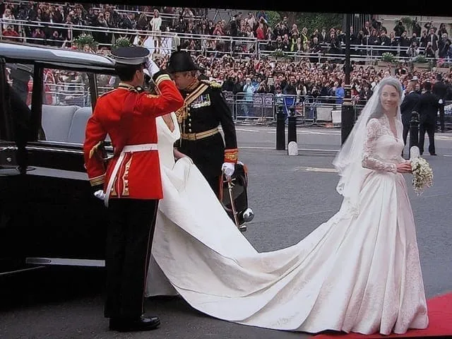 Zdjęcie Gdzie kupić suknię ślubną Kate Middleton? Sprawdzone miejsca i ceny!
