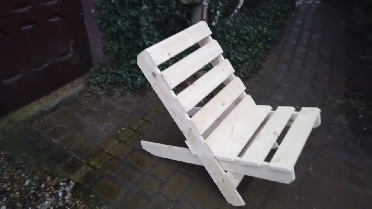 Zdjęcie Jak zrobić krzesła z palet - proste kroki na piękne meble DIY
