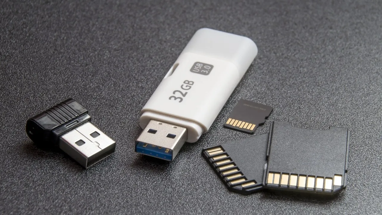 Zdjęcie Jak zgrac piosenke na pendrive i uniknąć problemów z transferem