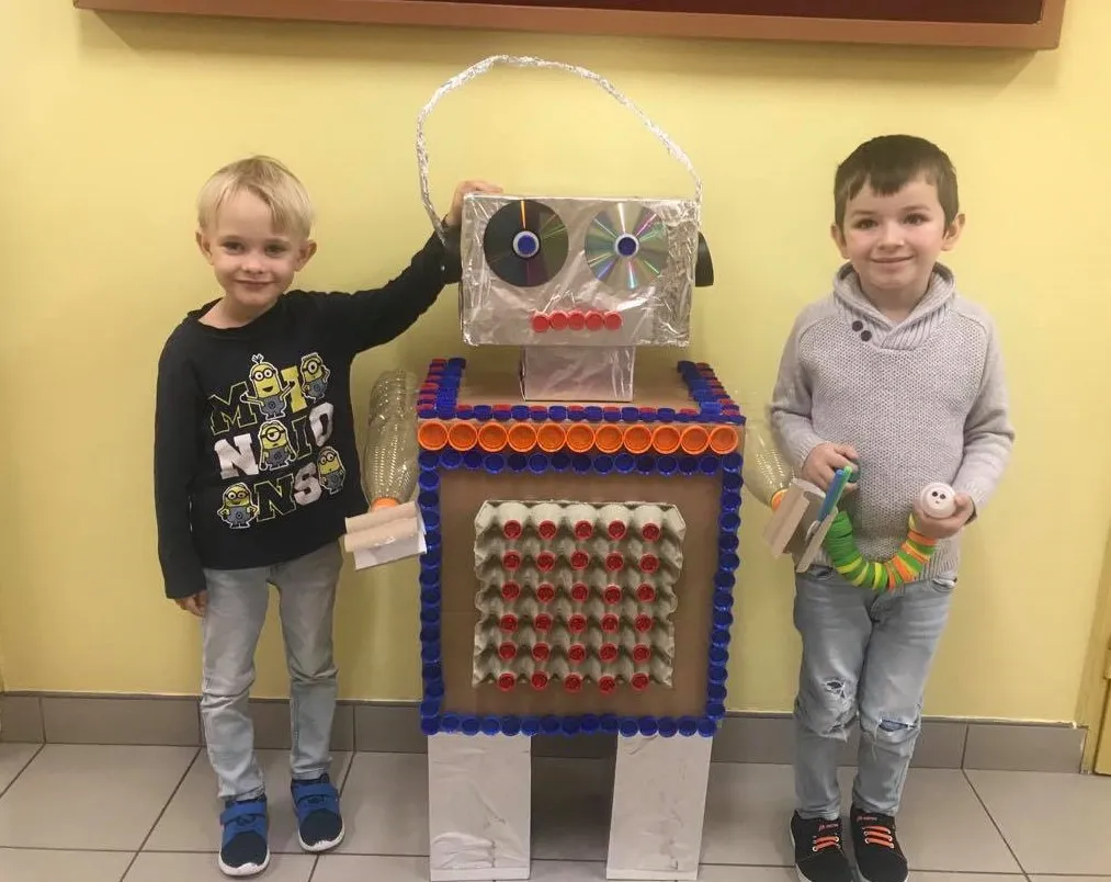 Zdjęcie Jak samodzielnie zrobić robota z materiałów z recyklingu: prosty poradnik krok po kroku