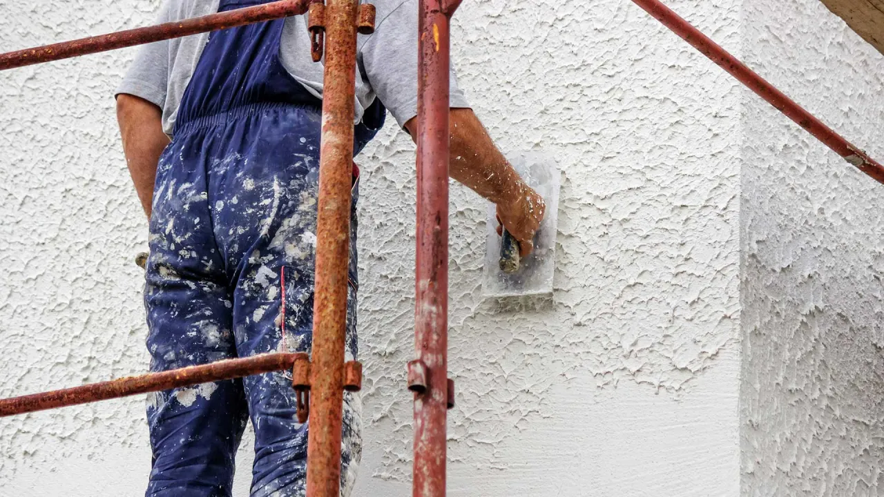 Zdjęcie Ile tynku strukturalnego na metr? Sprawdź, co wpływa na cenę