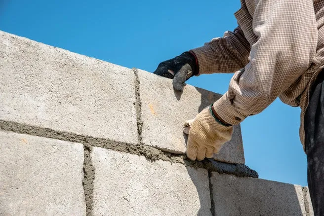 Zdjęcie Ile zaprawy do bloczków betonowych? Oblicz dokładną ilość potrzebną