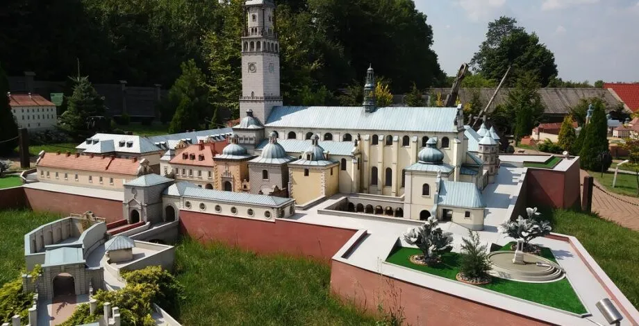 Zdjęcie Zamek Ogrodzieniec atrakcje: odkryj niezapomniane wydarzenia i przygody