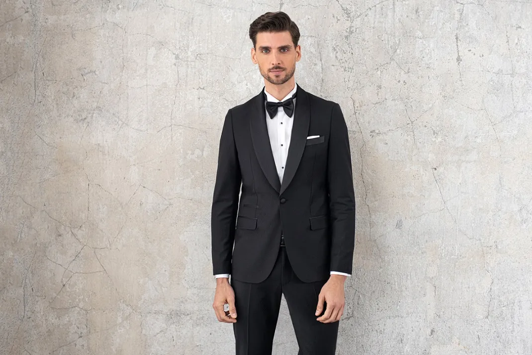 Zdjęcie Jak się ubrać na sylwestra w domu mężczyzna - unikaj faux pas i bądź stylowy