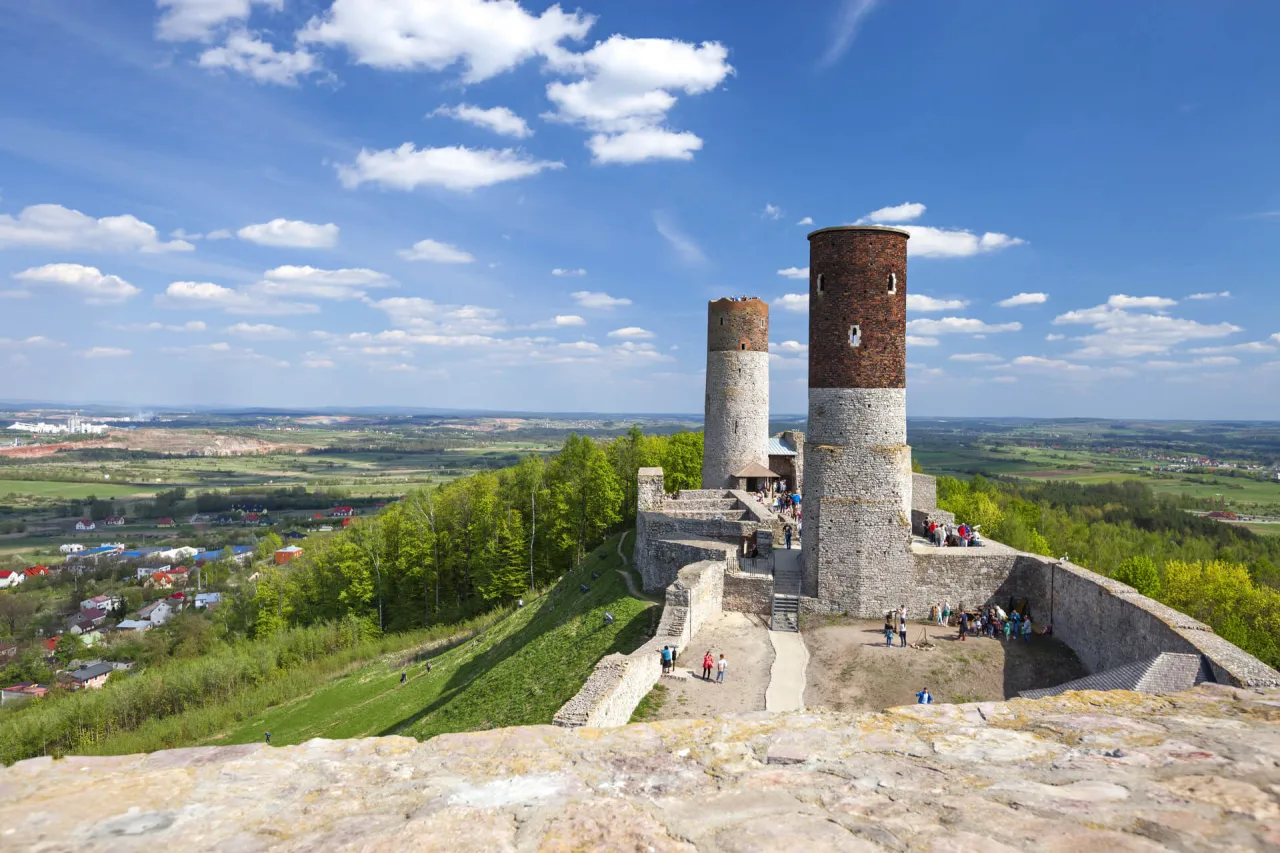 Zdjęcie Świętokrzyskie: Zamki, legendy i cuda natury. Co warto zobaczyć?