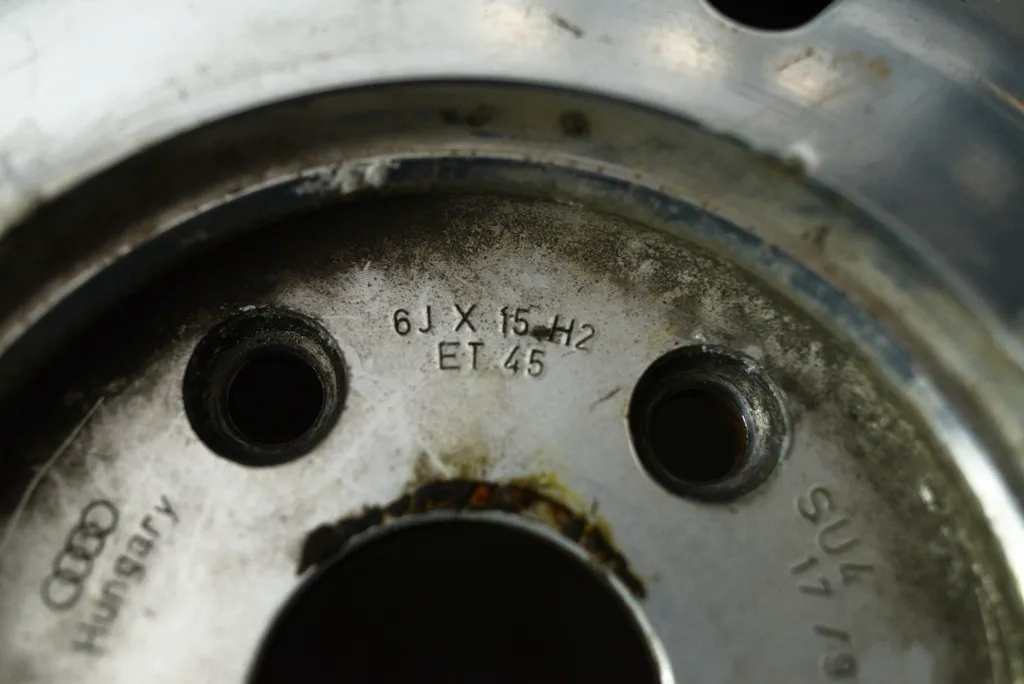 Zdjęcie Gdzie dokładnie znajdziesz oznaczenia na felgach aluminiowych - poradnik