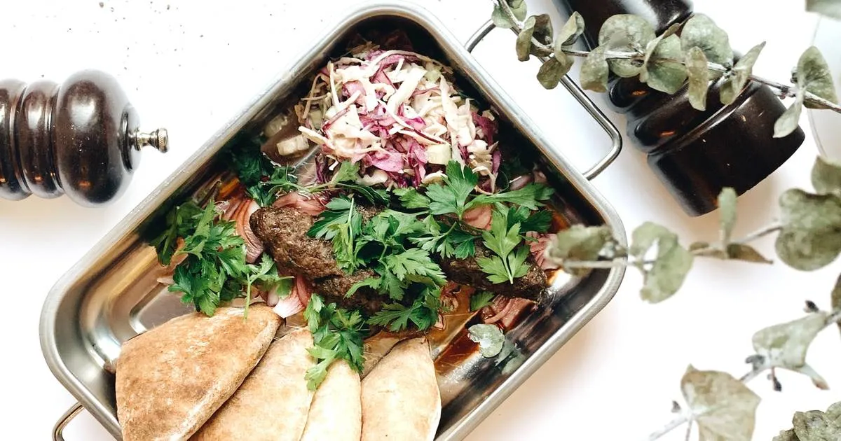 Zdjęcie Ile ma kebab kalorii? Sprawdź, ile naprawdę zjesz!