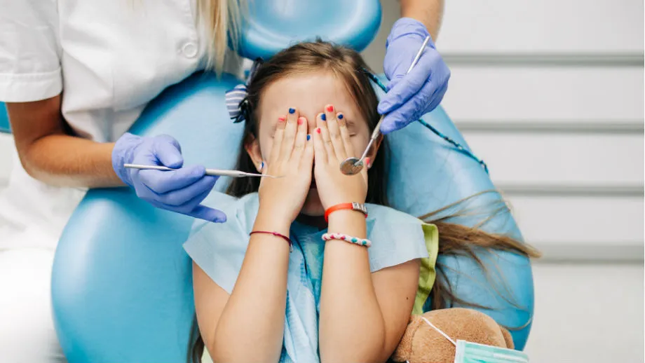 Zdjęcie Co zrobić gdy dziecko nie chce otworzyć ust u dentysty - skuteczne metody na lęk