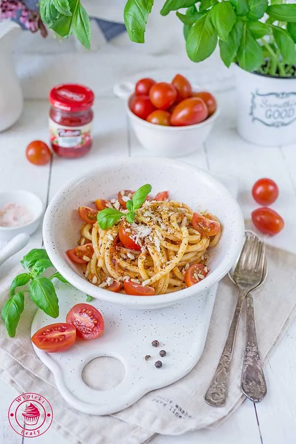 Zdjęcie Proste przepisy na spaghetti pomidorowe, które zachwycą Twoje kubki smakowe