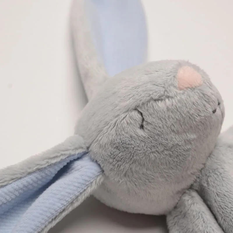 Zdjęcie Króliczek sensoryczny Moonie – bezpieczna przytulanka dla niemowląt