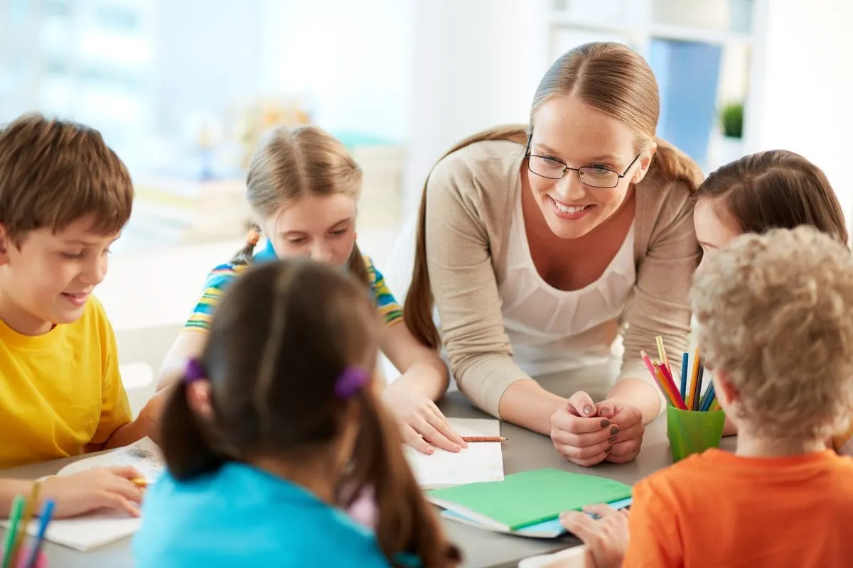 Zdjęcie Qué es la educación formal y no formal: diferencias y ejemplos claros