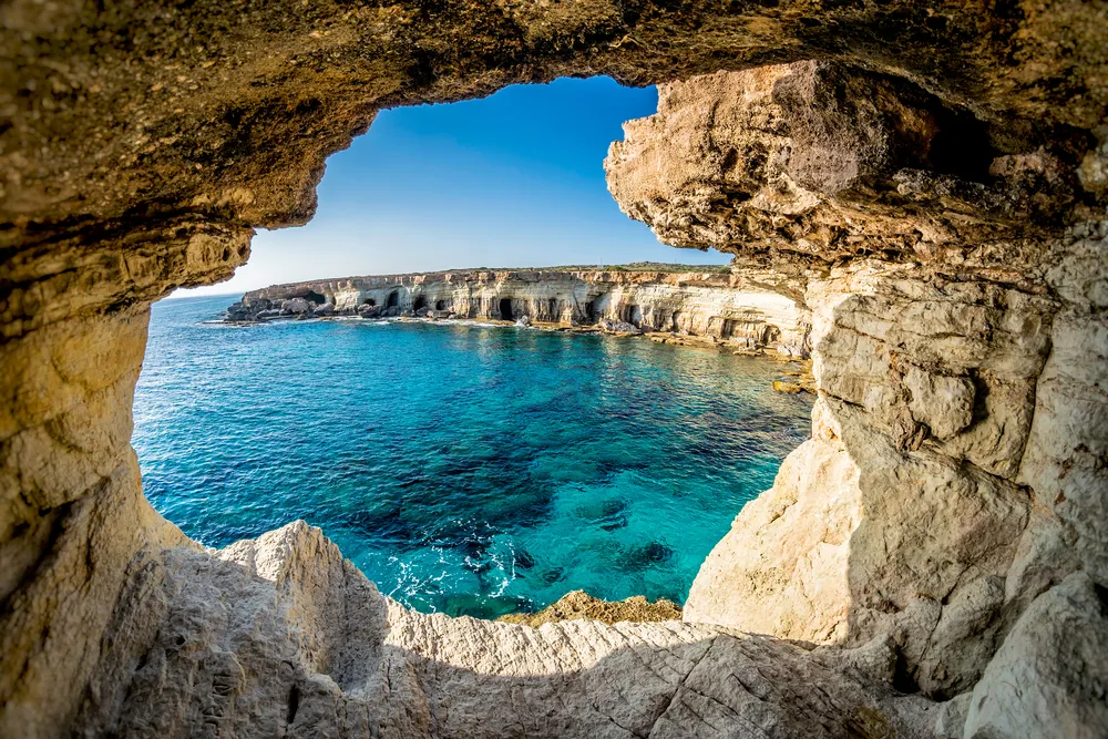 Zdjęcie Ayia Napa: Raj dla turystów - Plaże, atrakcje i nocne życie