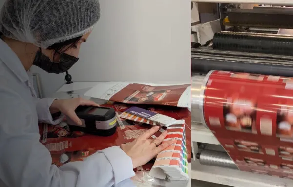 Zdjęcie Jak druk fleksograficzny na folii może poprawić Twoje opakowania?