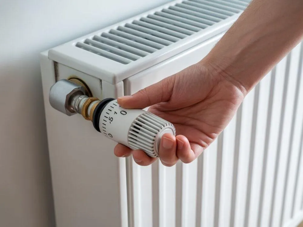 Zdjęcie Jak zakręcić grzejnik i uniknąć problemów z ciepłem w domu