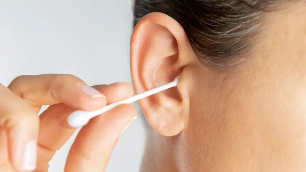 Zdjęcie Jak czyścić ucho bezpiecznie i skutecznie, unikając problemów z woskowiną