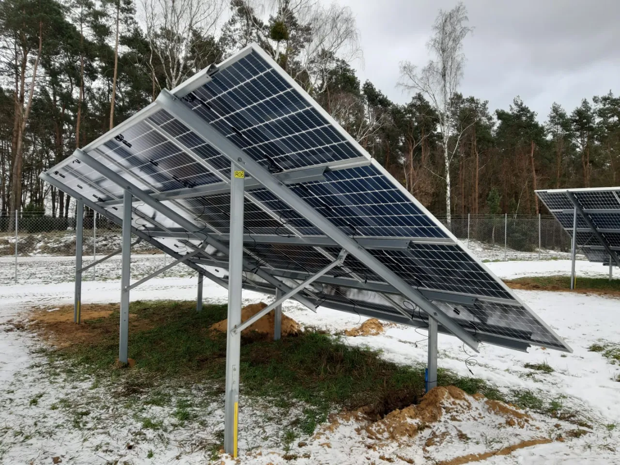Zdjęcie Bifacjalne panele słoneczne: Rewolucja w energii odnawialnej